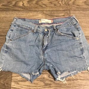 Levi Cutoff Jean Shorts